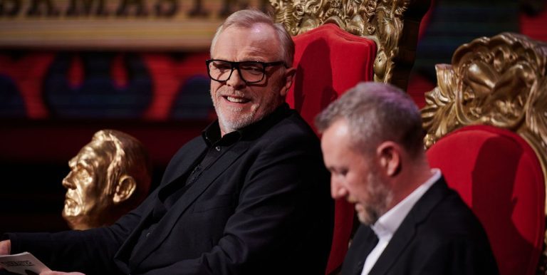 Taskmaster trouve son champion de la saison 15 dans une finale bizarre
