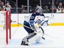 Le gardien des Jets Connor Hellebuyck a un pourcentage d'arrêts de 0,893 et ​​une moyenne de buts alloués de 3,00 en deux matchs des séries éliminatoires.