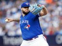 Alek Manoah des Blue Jays de Toronto lance contre les Brewers de Milwaukee au Rogers Centre le 31 mai 2023 à Toronto. 