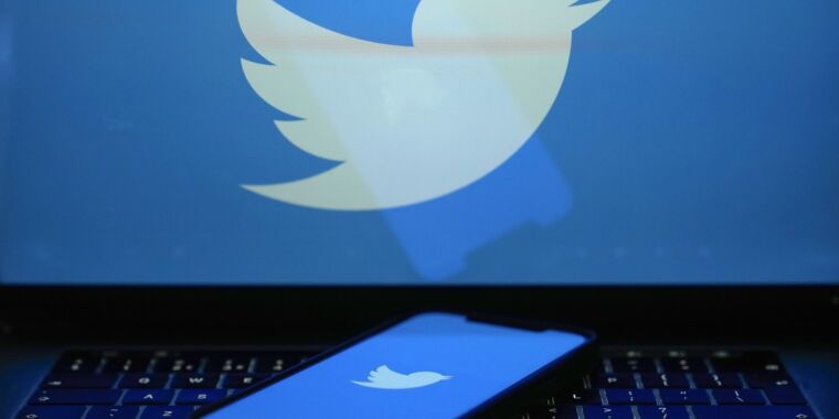 Les ventes de publicités sur Twitter aux États-Unis ont chuté de 59 % et les prévisions internes sont sombres, rapporte le NYT