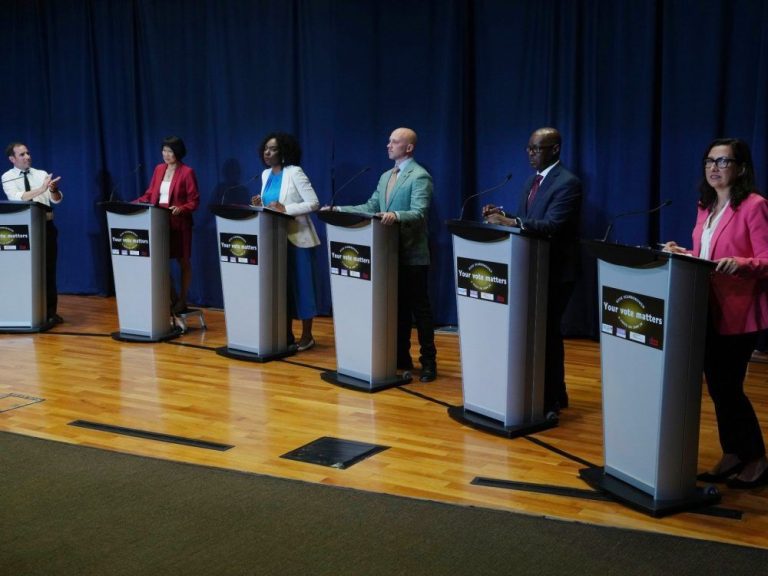 Les candidats à la mairie de Toronto s’affrontent dans un débat sur les défis sociaux et économiques auxquels la ville est confrontée