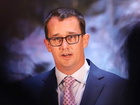 Le ministre du Travail de l'Ontario, Monte McNaughton.