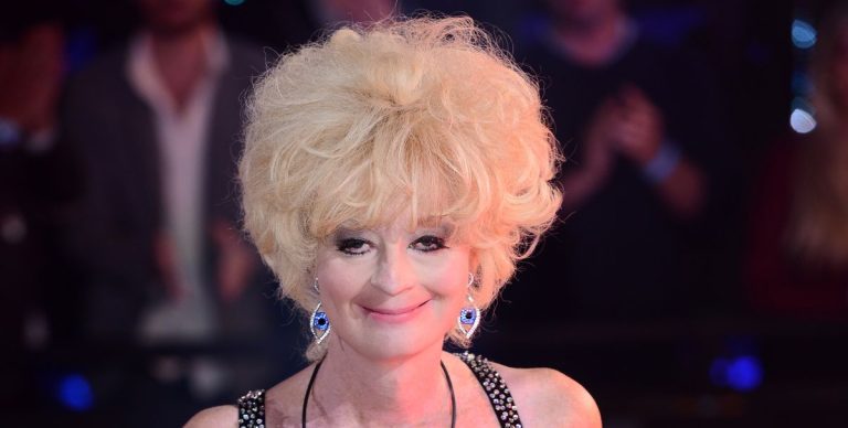 La star de Big Brother, Lauren Harries, dans un "coma provoqué" après une crise
