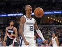 Ja Morant des Memphis Grizzlies réagit au cours de la première mi-temps contre les Portland Trail Blazers au FedExForum le 04 avril 2023 à Memphis, Tennessee. 