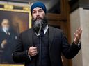 Le chef du NPD, Jagmeet Singh, a clairement indiqué qu'il ne retirerait pas le soutien de son parti à l'accord de confiance et d'approvisionnement avec les libéraux, mais a déclaré qu'il continuerait de faire pression pour une enquête publique.