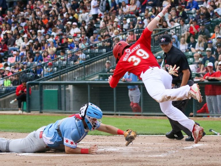 Goldeyes emmène les chiens à l’école avec un soulèvement en début de manche