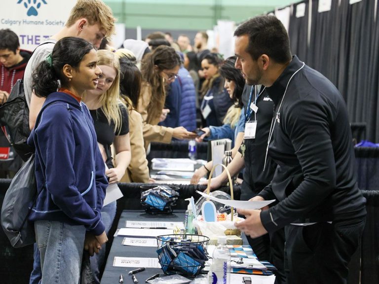 Le Canada perd 17 000 emplois alors que le taux de chômage grimpe à 5,2 %