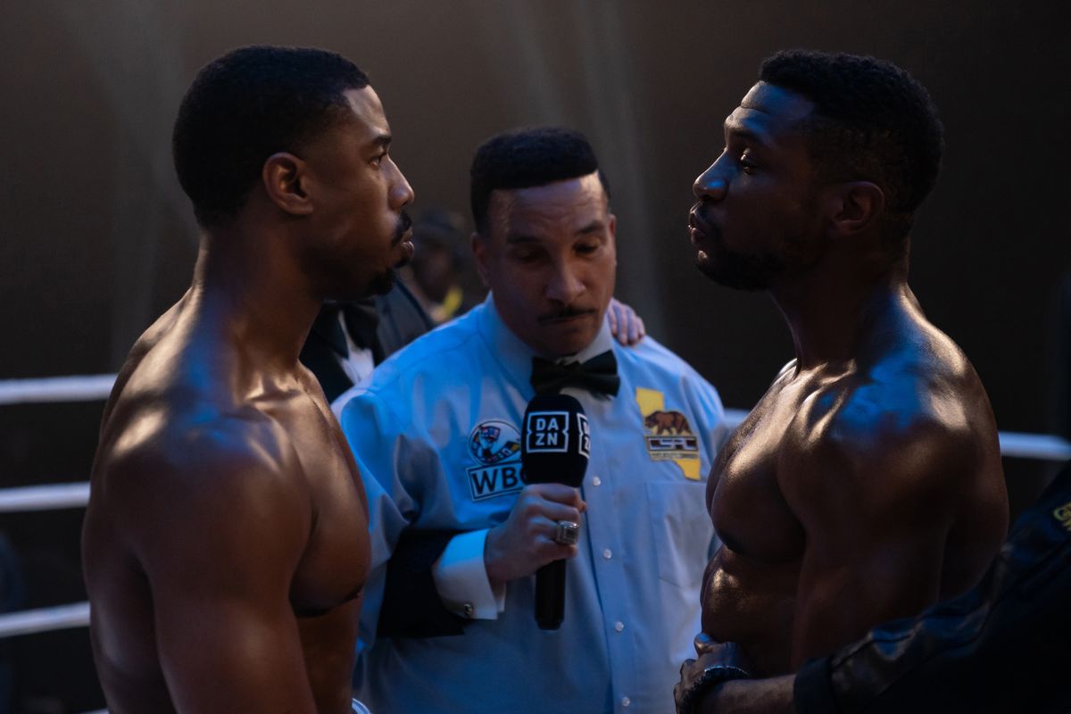 (LR) Adonis Creed (Michael B. Jordan) debout en face de Damian 