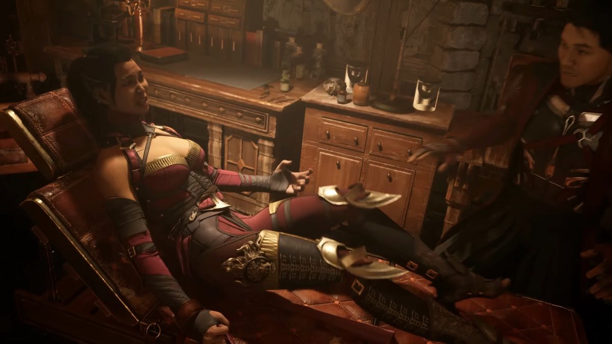 Mileena est allongée sur une chaise de médecin dans une capture d'écran de Mortal Kombat 1. Kenshi est à proximité.