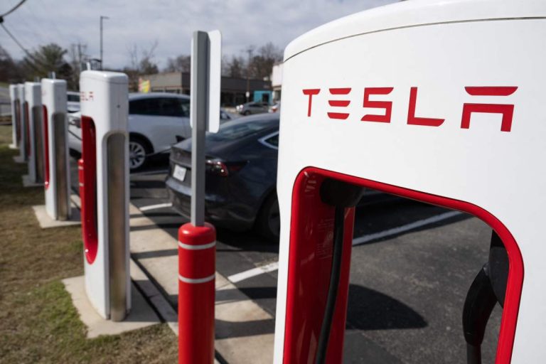 Le réseau Supercharger de Tesla sera mis à rude épreuve sous le poids des accords GM et Ford