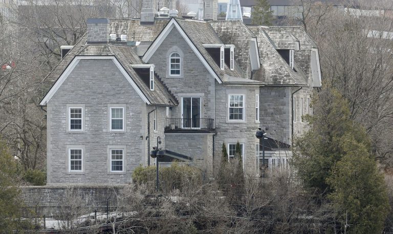 Le gouvernement fédéral dit qu’il aura un plan pour la résidence décrépite du 24 Sussex Drive «d’ici l’automne»