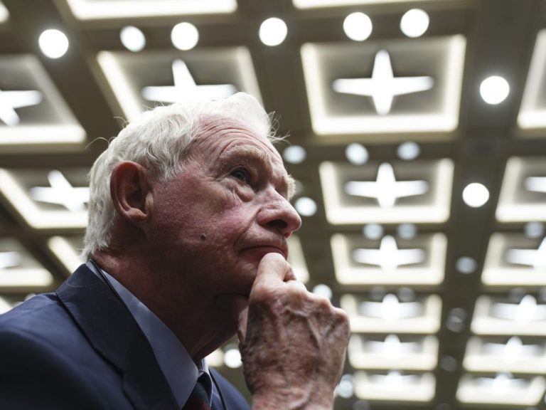 David Johnston démissionne de son poste de rapporteur spécial sur l’ingérence étrangère