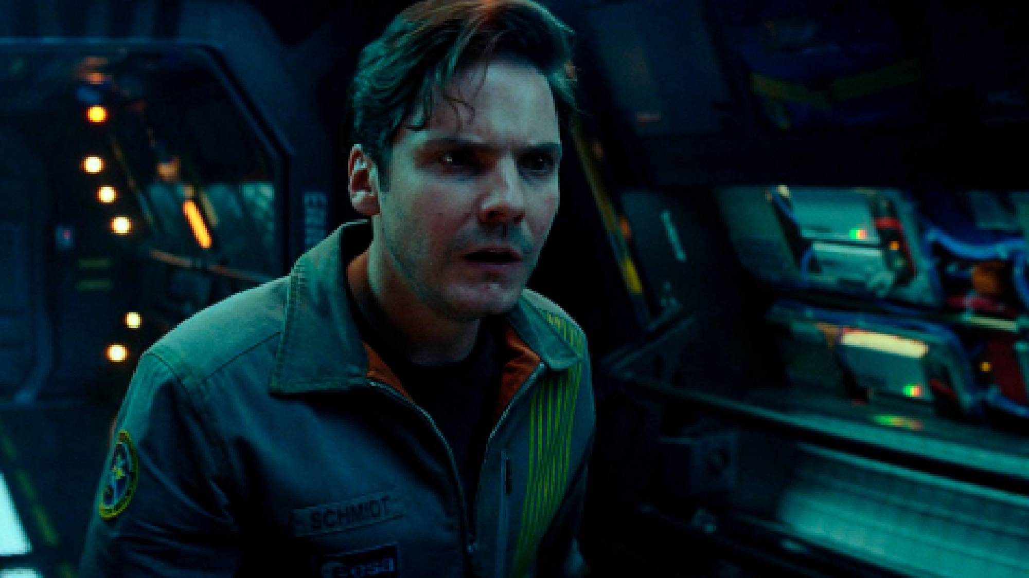 Daniel Brühl dans le rôle d'Ernst Schmidt dans Le paradoxe de Cloverfield