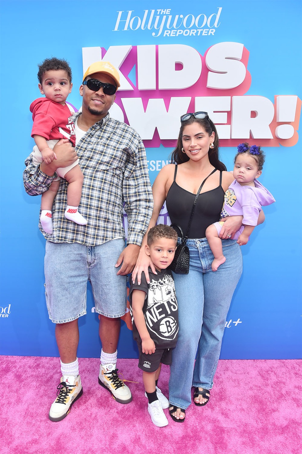 Nazanin Kavari (2e à partir de R) et ses invités assistent à The Hollywood Reporter Kids !  Power Celebration le 10 juin 2023 à Westfield Century City à Los Angeles, Californie.