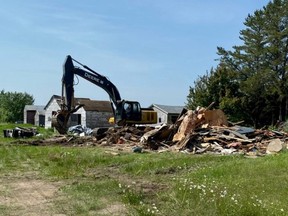 La GRC fouille une propriété abandonnée