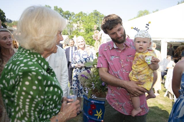 Camilla accueille un bébé