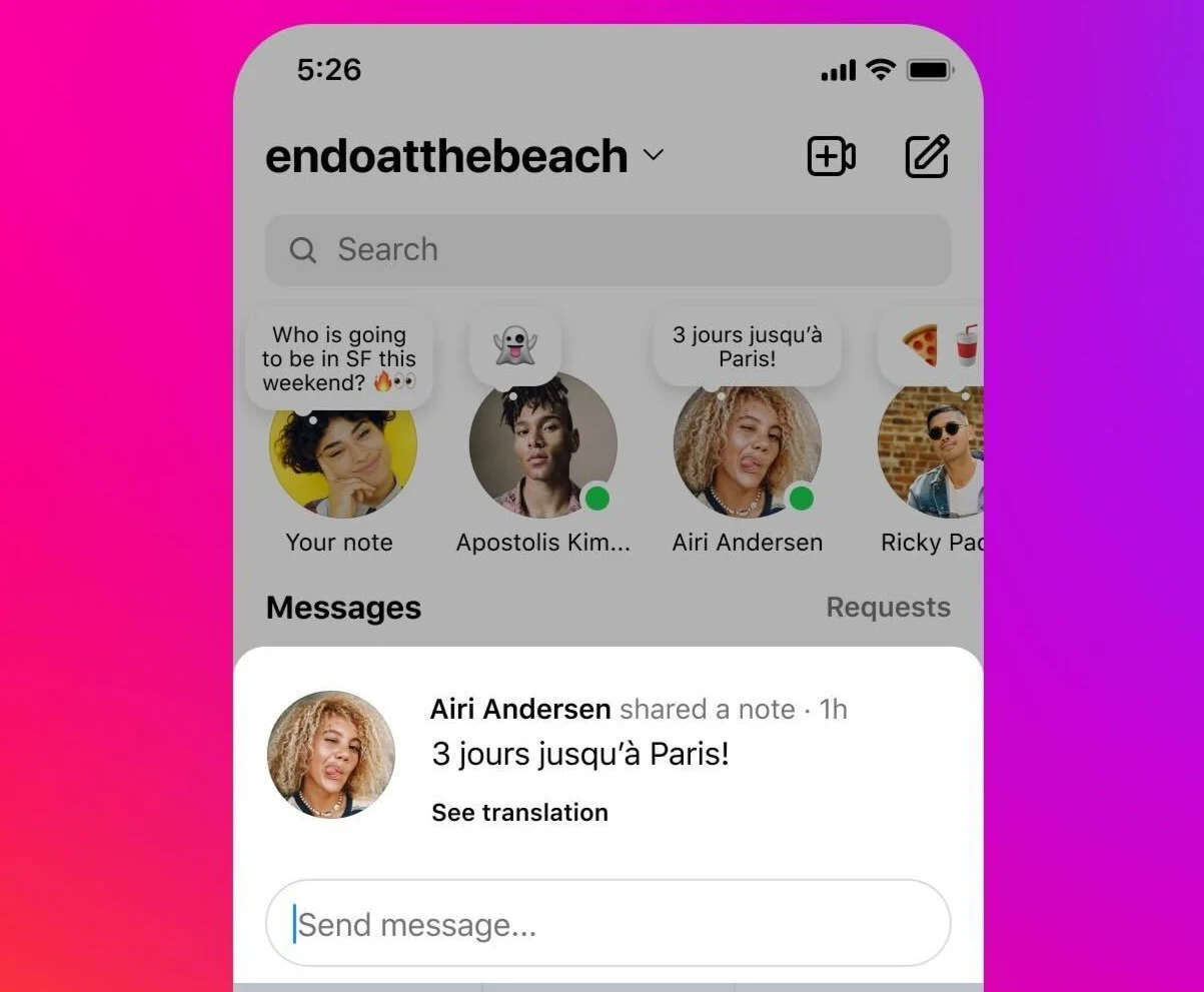 Capture d'écran de la fonction Notes d'Instagram, qui inclut désormais la possibilité de traduire les messages d'état des autres utilisateurs.
