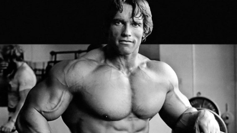 Créez votre propre entraînement de fitness fonctionnel en 5 mouvements avec Arnold Schwarzenegger – voici comment