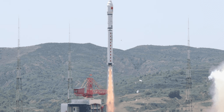 Rocket Report: la Chine s’attaque à la chute de débris de roquettes et au lancement de Vulcan qui glisse