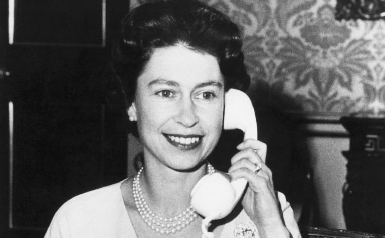 Le central téléphonique de la reine Elizabeth est mis aux enchères