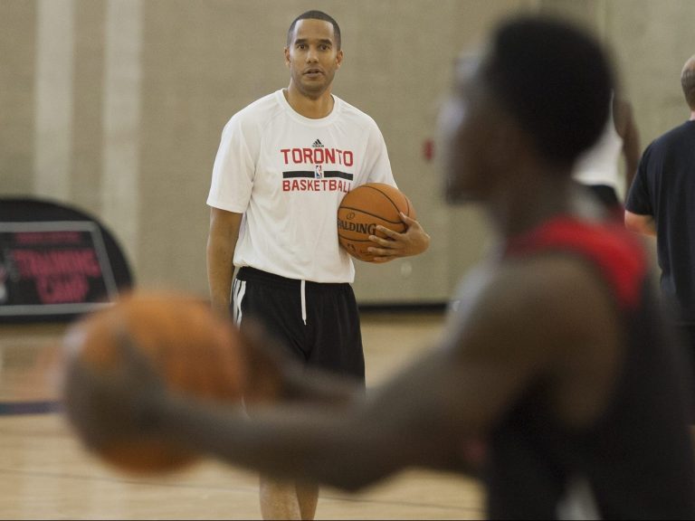 Le nouvel entraîneur-chef des Raptors, Darko Rajakovich, commence à remplir son banc