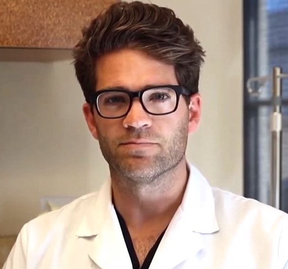 QUOI DE NEUF DOC?  Dr Grant Robicheaux, 42 ans. NEWPORT MEDICAL