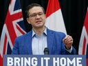 Pierre Poilievre, chef du Parti conservateur du Canada, s'adresse aux médias à Winnipeg le vendredi 2 juin 2023. LA PRESSE CANADIENNE/John Woods