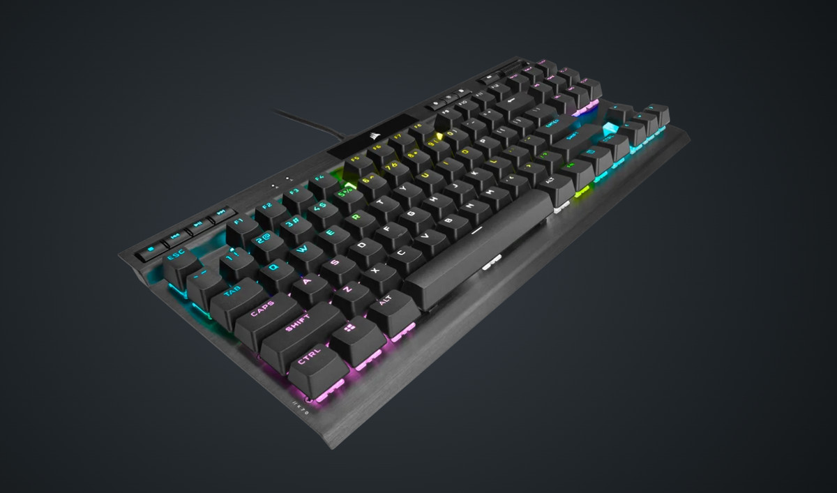 Une photo de produit du Corsair K70 RGB TKL sous un angle