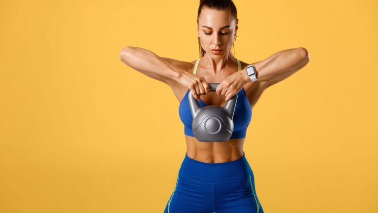 7 meilleurs exercices abdominaux avec kettlebell pour renforcer vos muscles abdominaux