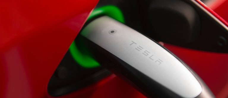 Le Texas déclare que les chargeurs de VE financés par l’État doivent inclure des prises Tesla