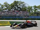 Red Bull Racing Max Verstappen, des Pays-Bas, court lors du Grand Prix du Canada à Montréal, le dimanche 19 juin 2022. La Formule 1 est de retour au Canada pour une deuxième année consécutive alors que le Grand Prix du Canada débute cette semaine à Montréal.