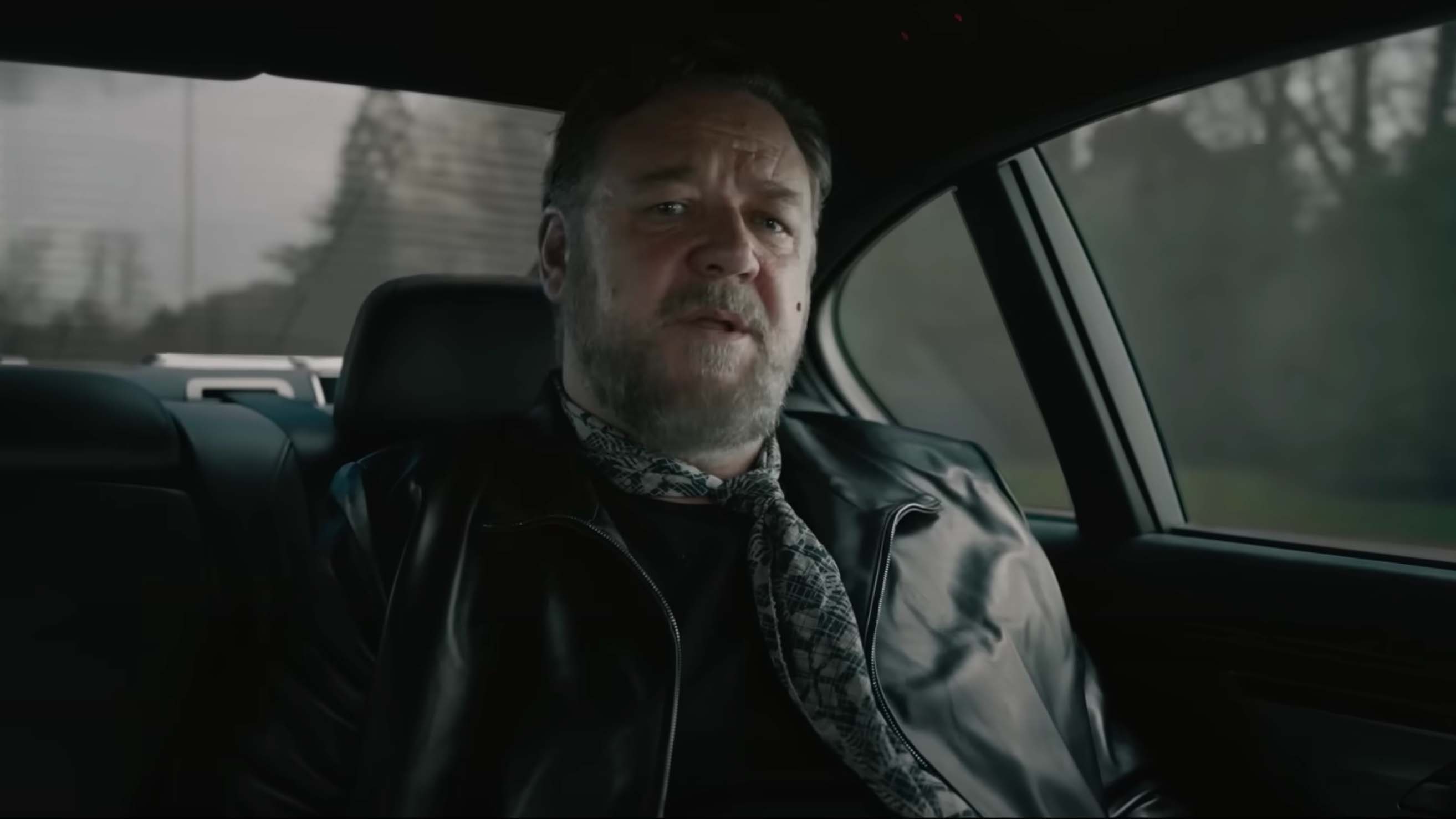 Russell Crowe en tant que père de Kraven.