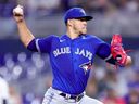 Jose Berrios des Blue Jays de Toronto lance contre les Marlins de Miami lors de la première manche au parc LoanDepot le 19 juin 2023 à Miami, en Floride.