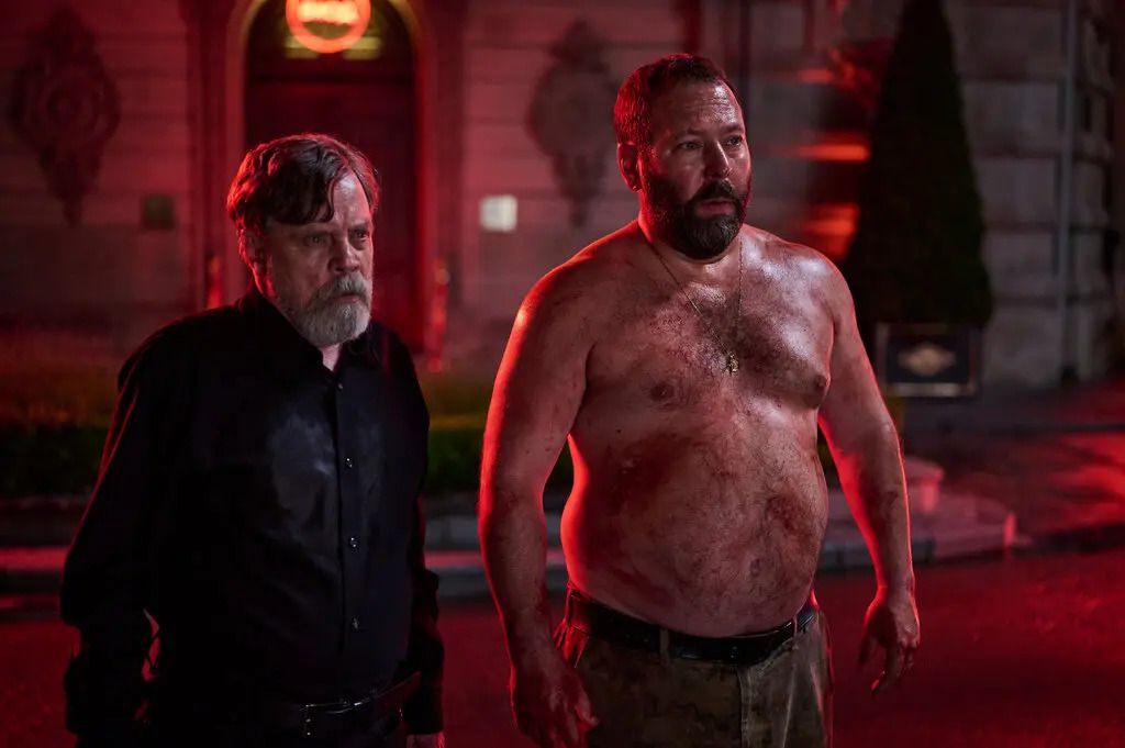 (LR) Mark Hamill et Bert Kreischer dans La Machine.