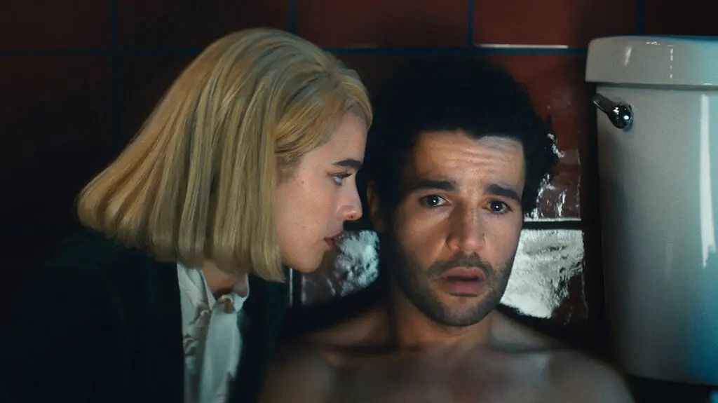 (LR) Margaret Qualley et Christopher Abbott dans Sanctuary.