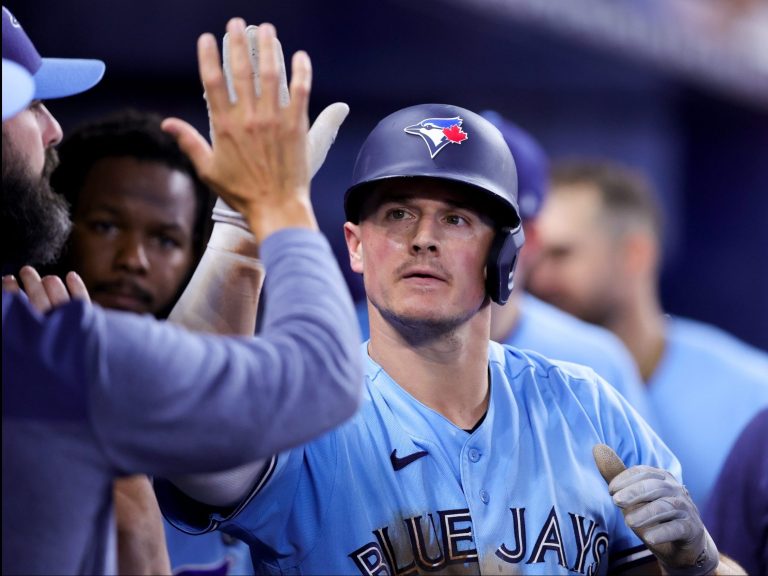 L’offensive des Blue Jays montre des signes de vie pour mettre fin à un voyage difficile avec une victoire sur les Marlins de Miami