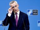 Le secrétaire général de l'OTAN, Jens Stoltenberg, s'exprime lors d'une conférence de presse à l'issue d'une réunion de deux jours des ministres des Affaires étrangères du Conseil de l'Atlantique Nord (NAC) au siège de l'OTAN à Bruxelles, le 05 avril 2023. 