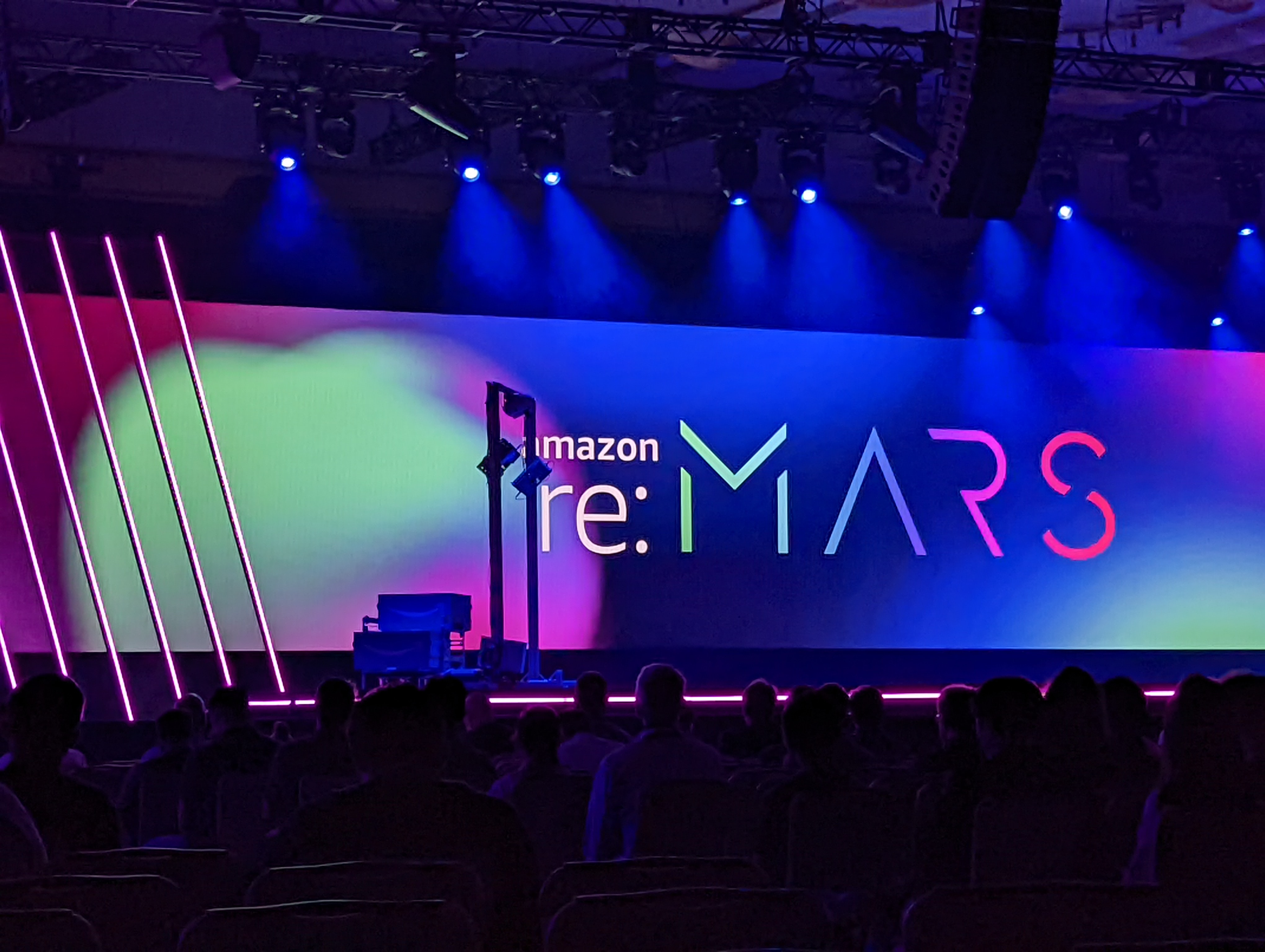 logo amazon re:mars