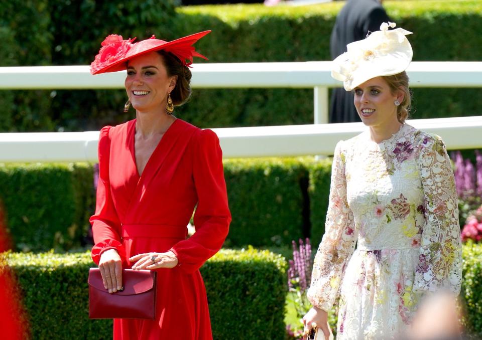 la princesse de galles et la princesse beatrice pendant le quatrième jour de royal ascot à l'hippodrome d'ascot, berkshire photo date vendredi 23 juin 2023 photo de jonathan bradypa images via getty images