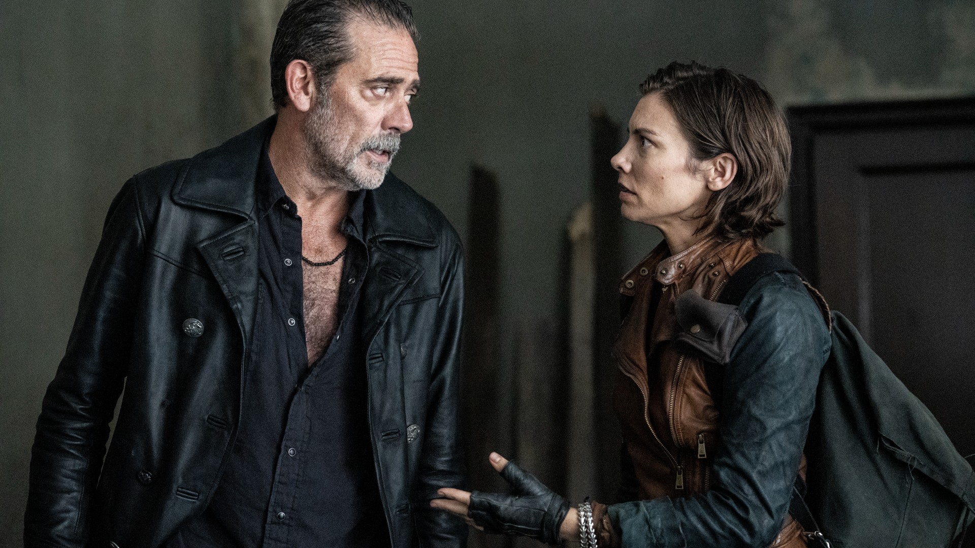 Jeffrey Dean Morgan dans le rôle de Negan et Lauren Cohan dans le rôle de Maggie dans The Walking Dead : Dead City