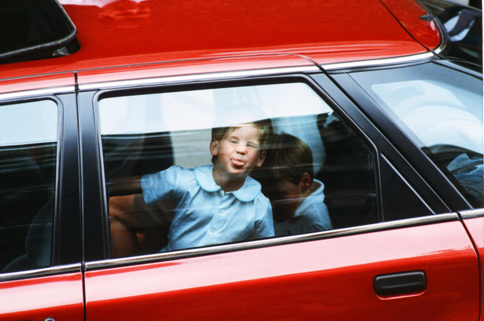 Les princes William et Harry quittent l'hôpital après avoir rendu visite à la duchesse d'York et à sa fille la princesse Beatrice à l'hôpital de Portland.  (Photo par Daily Mirror/Mirrorpix/Getty Images)