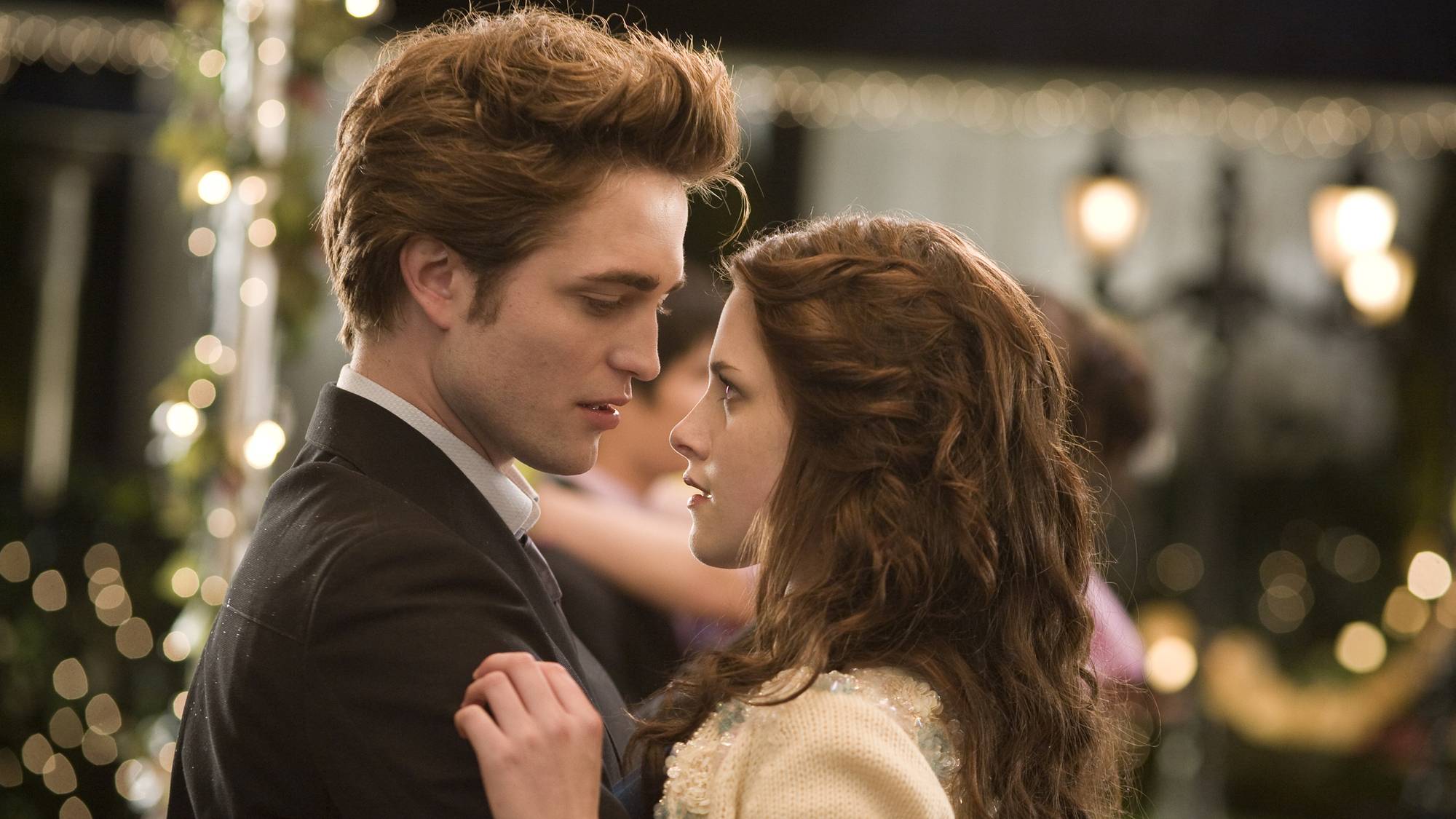 Robert Pattinson en Edward Cullen et Kristen Stewart en Bella Swan dans Twilight