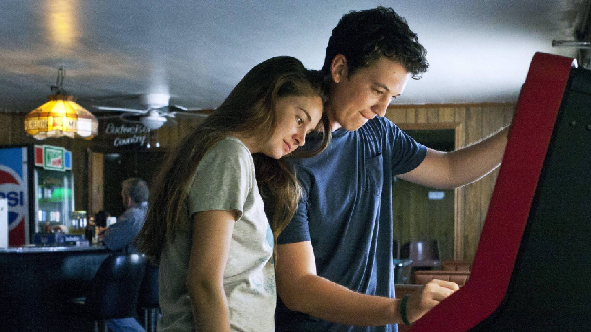 Shailene Woodley dans le rôle d'Aimee Finecky et Miles Teller dans le rôle de Sutter Keely dans The Spectacular Now