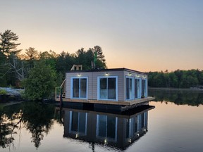 Une maison flottante