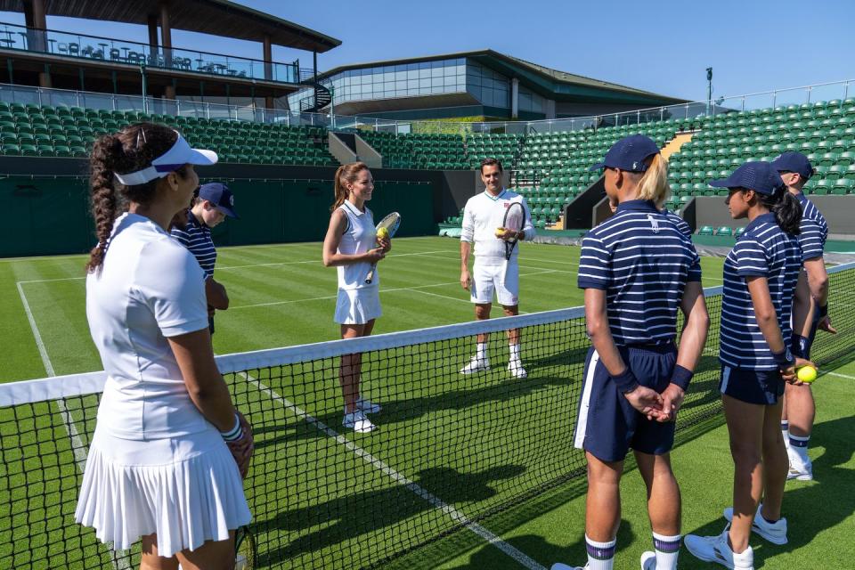 hrh la princesse de galles et champion de wimbledon roger federer jouant au tennis sur le court no3 tenu au club de tennis sur gazon all england, wimbledon jeudi 08062023 credit aeltcthomas lovelock