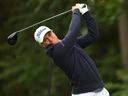 Justin Thomas, des États-Unis, joue son tir du 12e tee au Travelers Championship.