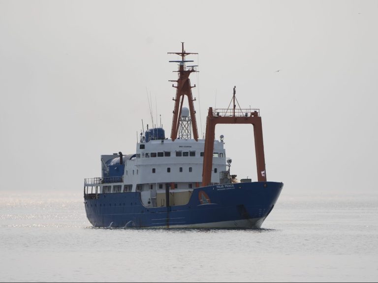 Le navire-mère d’un submersible condamné revient à Terre-Neuve, l’enquête commence