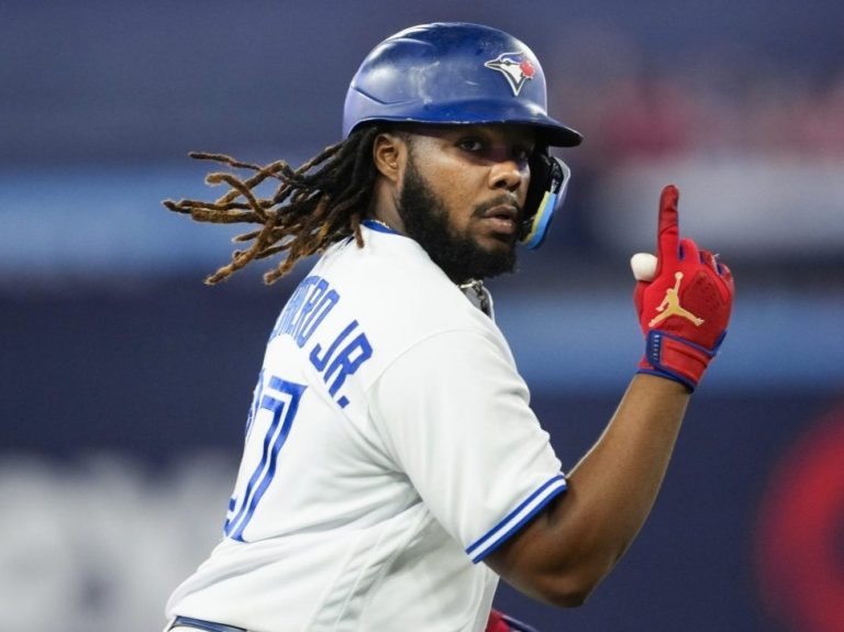 Vlad Jr. frappe son premier circuit à domicile, mais il perd alors que A étourdit les Blue Jays