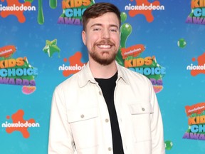 MrBeast assiste aux Nickelodeon Kids Choice Awards 2023 à Los Angeles.