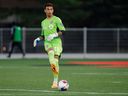 Le gardien du Toronto FC Greg Ranjitsingh est montré en action pour le Toronto FC II le 15 juin 2023 au York Lions Stadium de Toronto.  Ranjitsingh devrait débuter pour le Toronto FC mercredi contre le FC Cincinnati avec le partant Sean Johnson (États-Unis) et le remplaçant Tomas Romero (El Salvador) en sélection internationale.